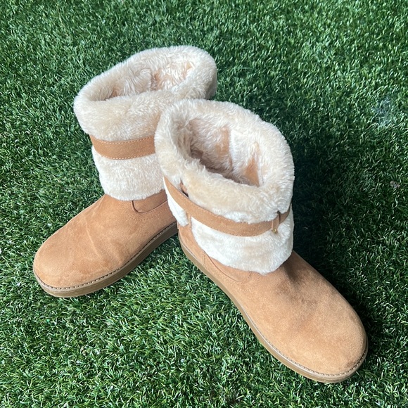 Woman Ugg boots 8M (fits for 7.5)used - Picture 3 of 10